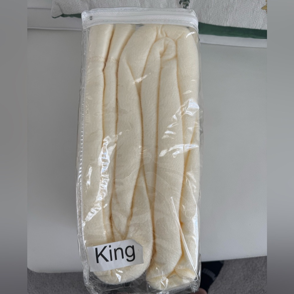 Brand New Marlex Soft Acrylic Blanket Cream Size King - Picture 3 of 5